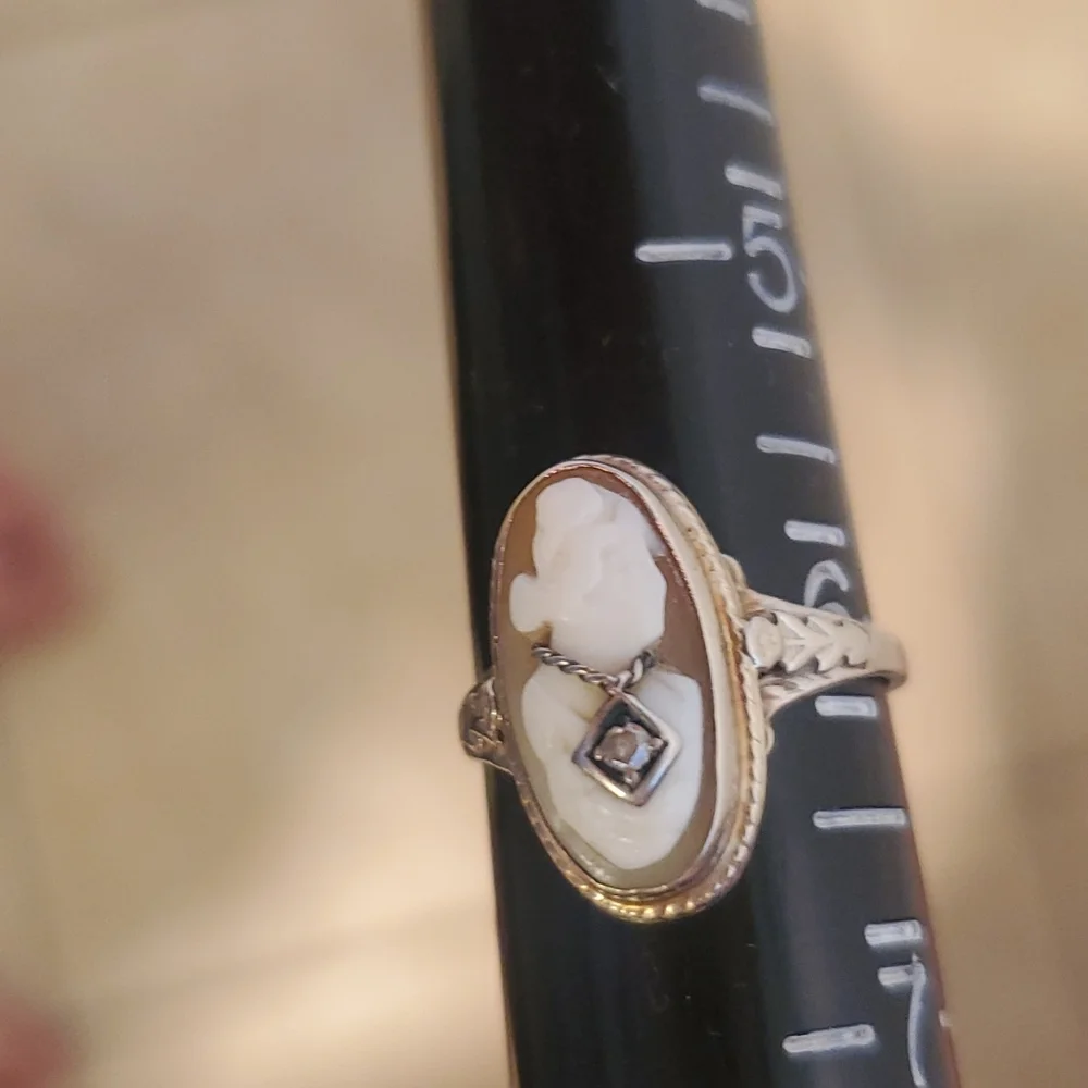 VINTAGE CAMEO 14K RING WITH DIAMOND - Picture 7 of 7